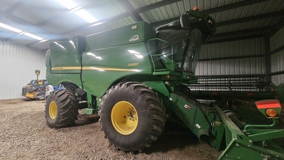 2016 John Deere S680 Equipment Image0