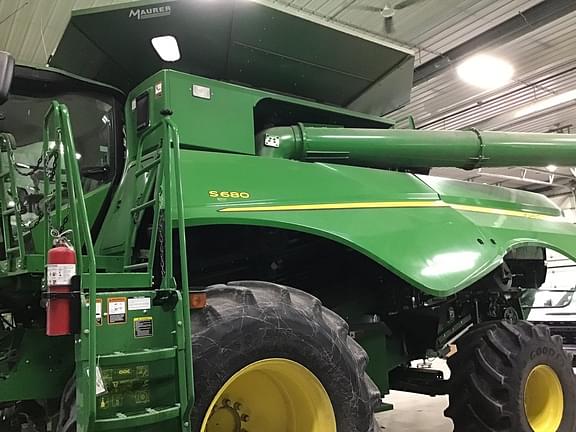 Image of John Deere S680 equipment image 1