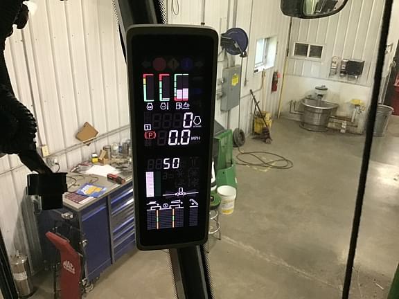 Image of John Deere S680 Image 1