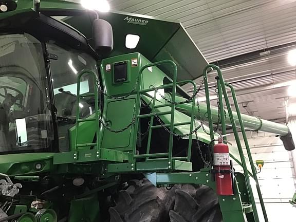 Image of John Deere S680 equipment image 4