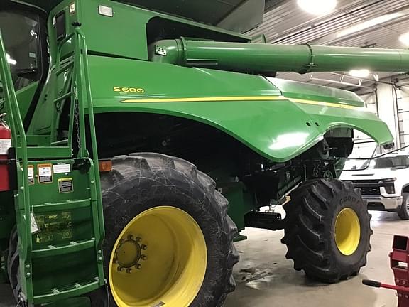 Image of John Deere S680 Primary image
