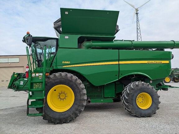 Image of John Deere S680 equipment image 1