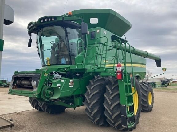 Main image John Deere S680