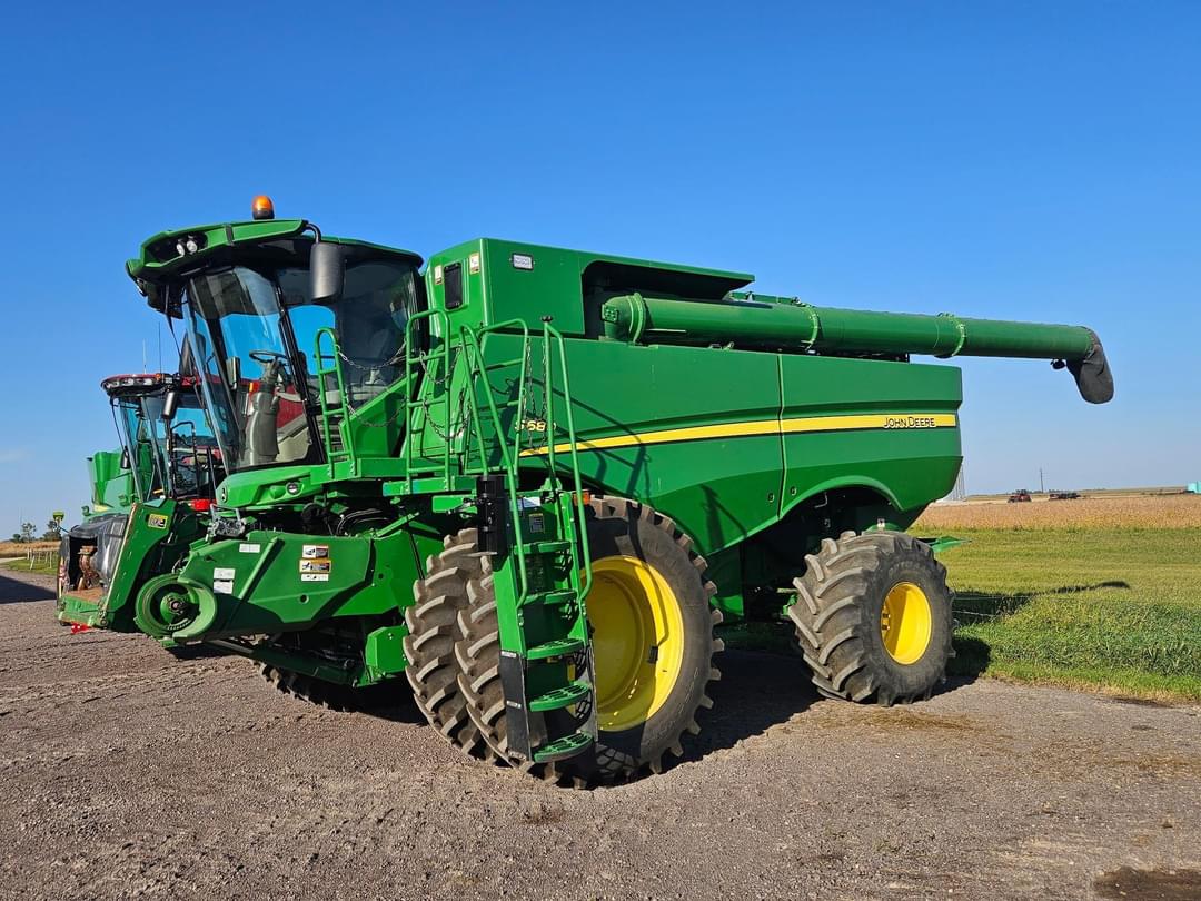 Image of John Deere S680 Image 0