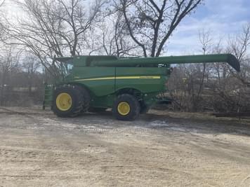 Main image John Deere S680