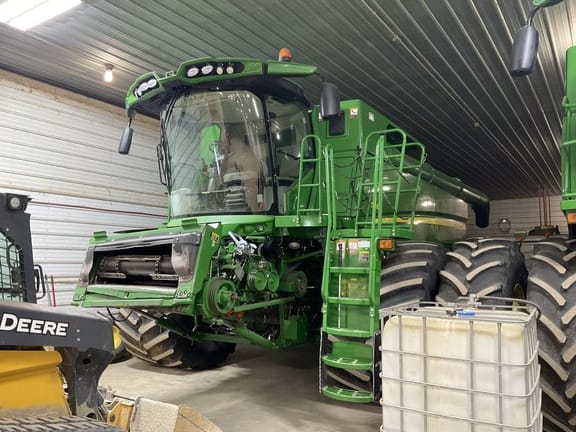 Main image John Deere S680