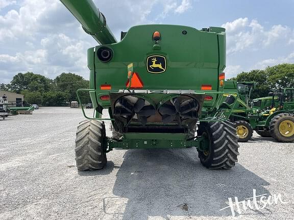 Image of John Deere S680 equipment image 4