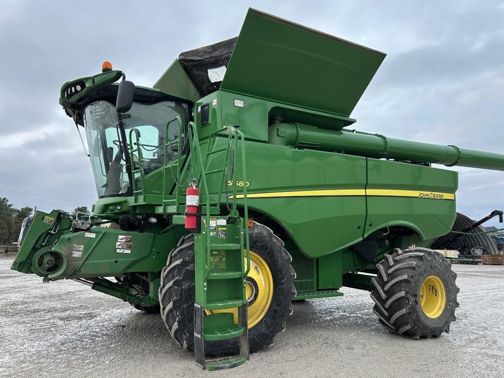 2016 John Deere S680 Equipment Image0