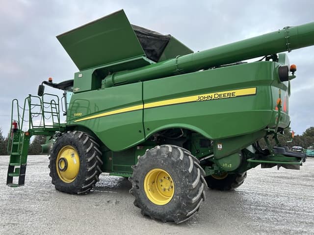 Image of John Deere S680 equipment image 4