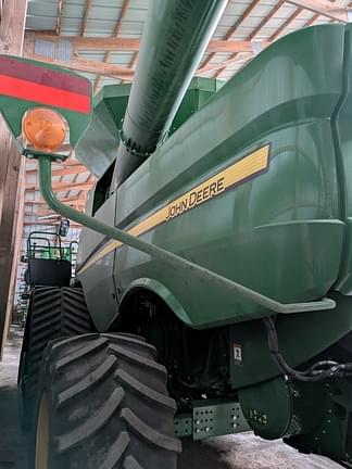 Image of John Deere S690 equipment image 2
