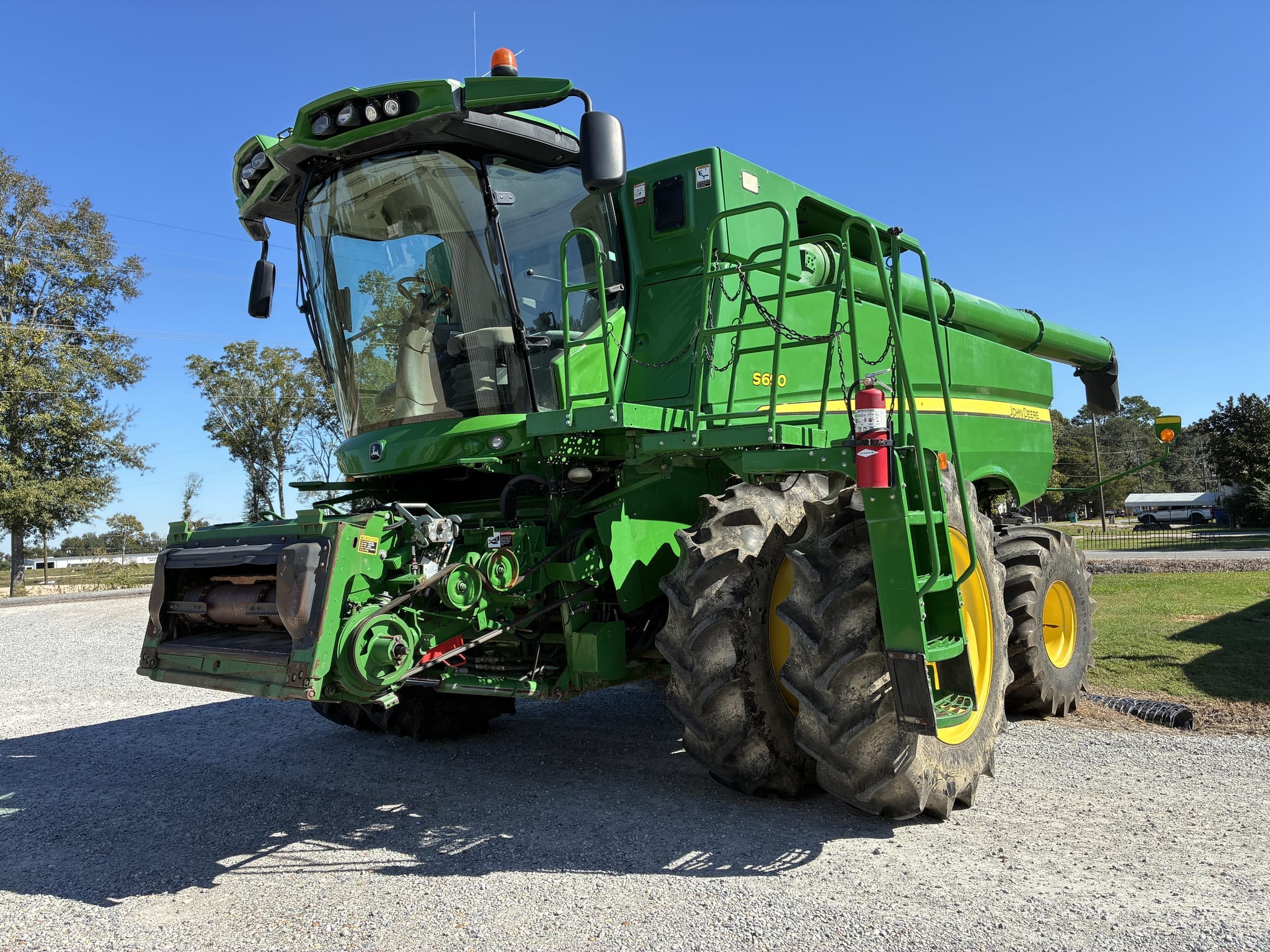 2016 John Deere S690 Equipment Image0