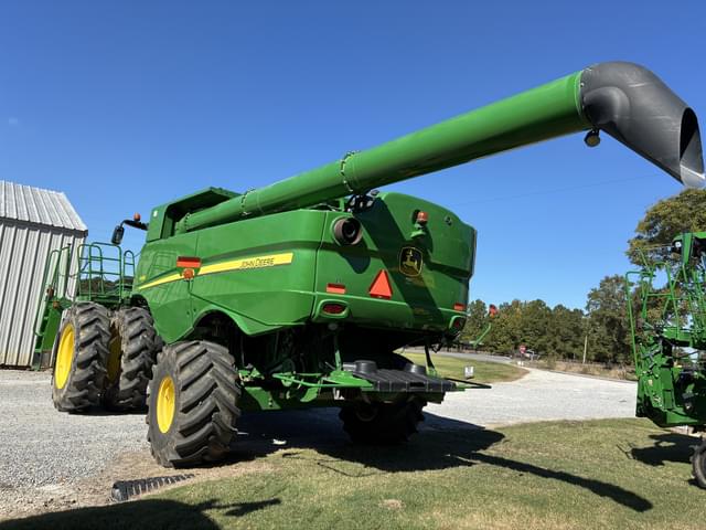 Image of John Deere S690 equipment image 2