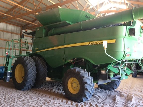 Main image John Deere S690
