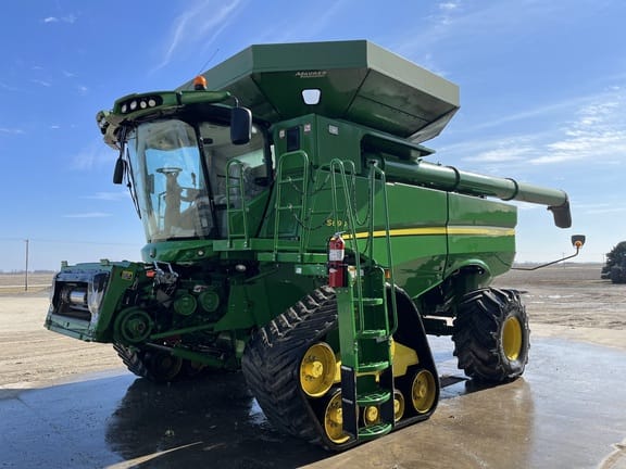 Main image John Deere S690