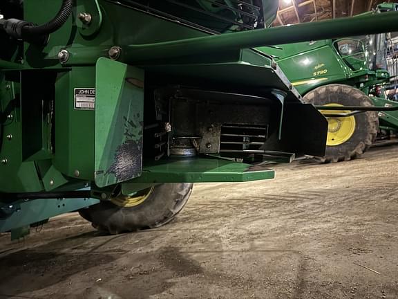 Image of John Deere S690 equipment image 2