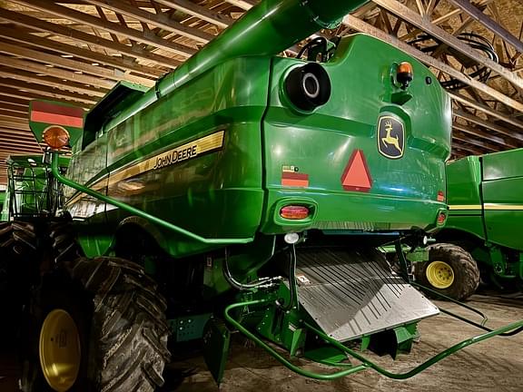 Image of John Deere S690 equipment image 4