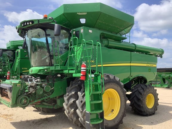 Main image John Deere S690