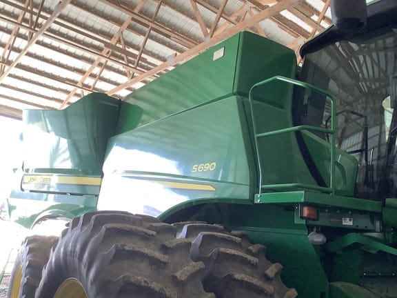 Main image John Deere S690