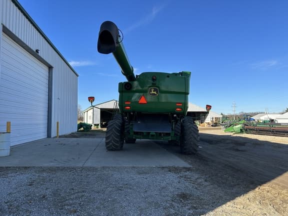 Image of John Deere S690 equipment image 3