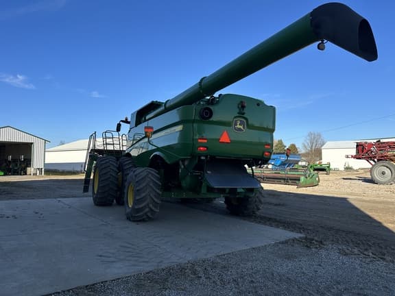 Image of John Deere S690 equipment image 4