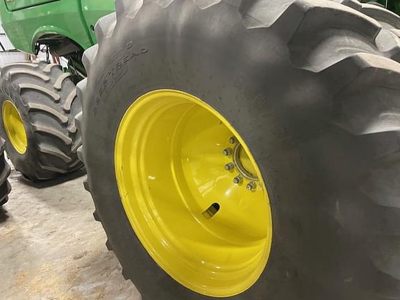 Image of John Deere S690 Image 1