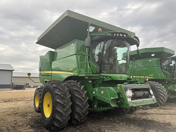 Image of John Deere S690 equipment image 3