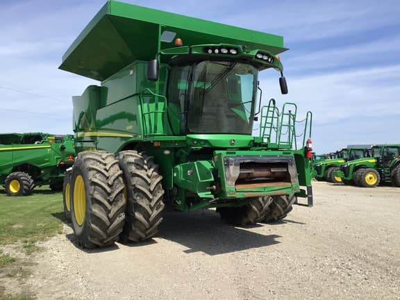 Image of John Deere S690 equipment image 3