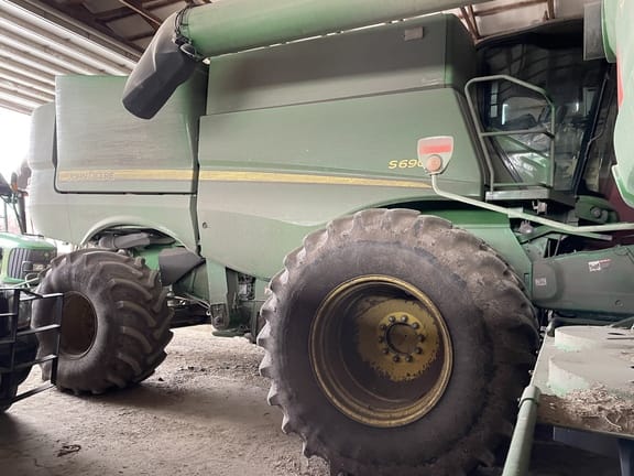 Main image John Deere S690