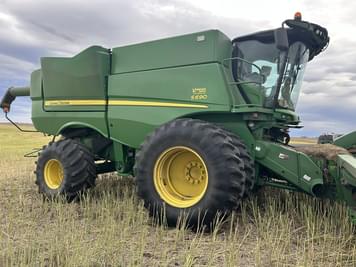 Main image John Deere S690