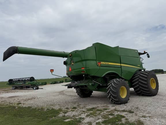 Image of John Deere S690 equipment image 4