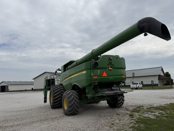 Image of John Deere S690 equipment image 2