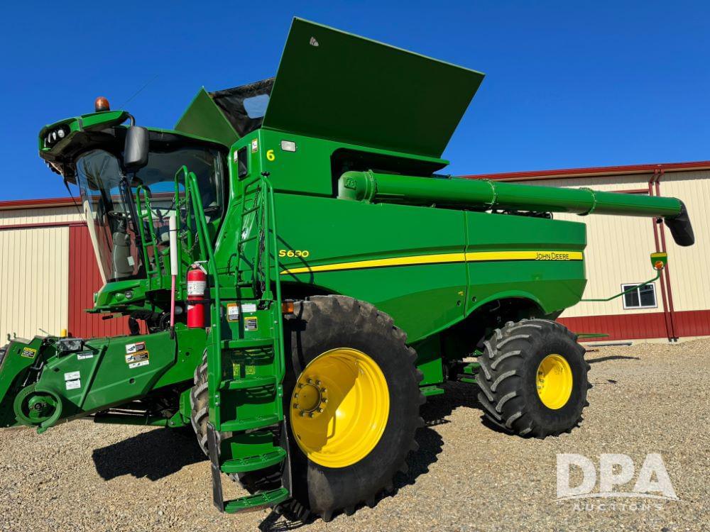 Image of John Deere S690 Primary image