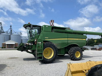 Main image John Deere S690