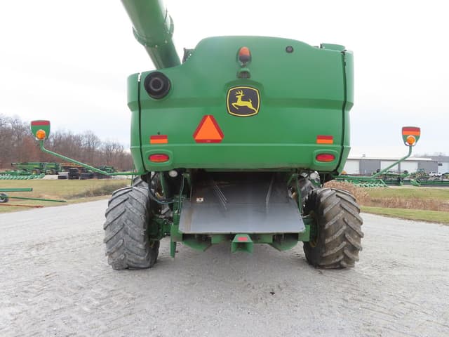 Image of John Deere S690 equipment image 4