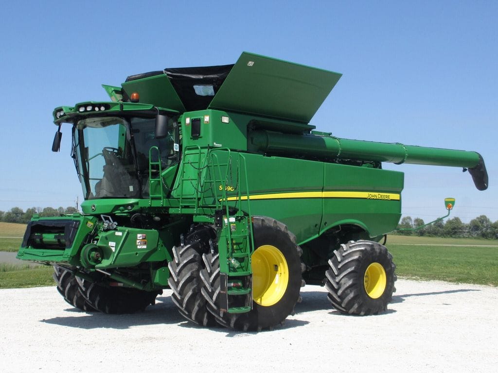 2016 John Deere S690 Equipment Image0