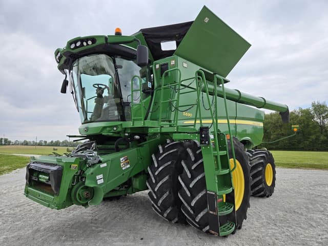 Image of John Deere S690 equipment image 2