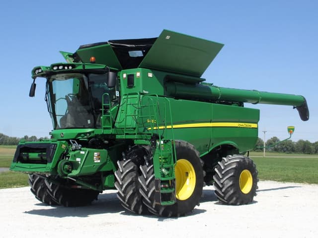 Image of John Deere S690 equipment image 1