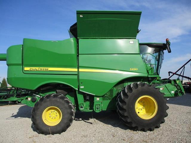 Image of John Deere S690 equipment image 3