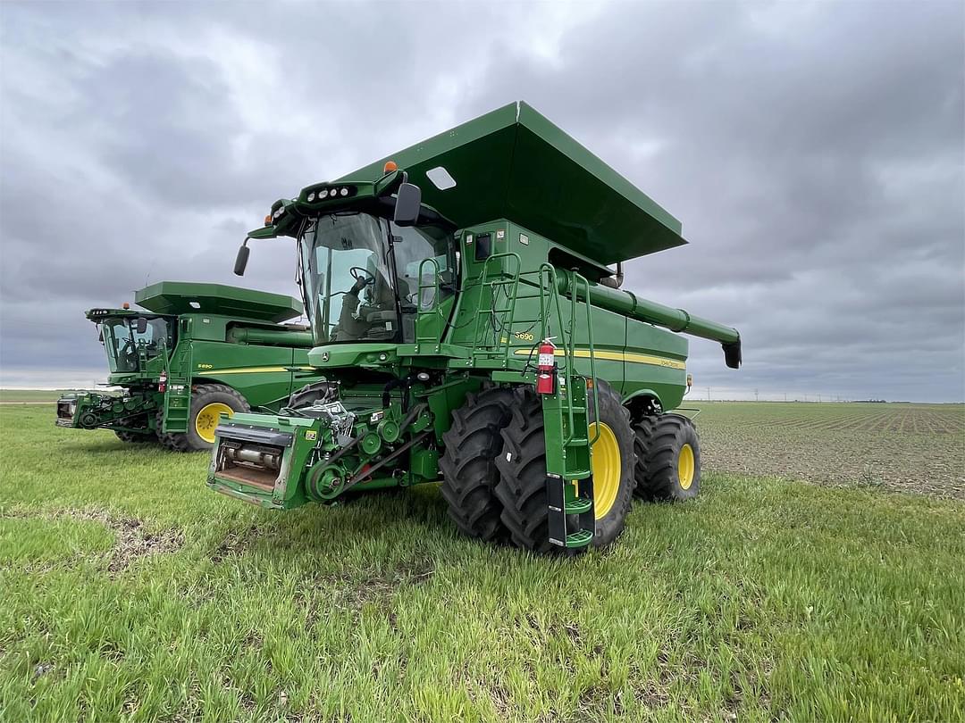 Image of John Deere S690 Primary image