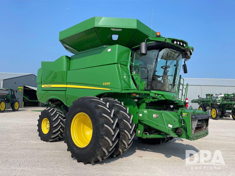 Image of John Deere S690 Primary image