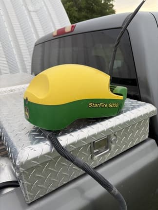 Image of John Deere StarFire 6000 equipment image 2