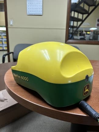 Image of John Deere StarFire 6000 equipment image 2