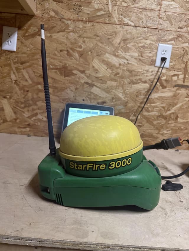 Image of John Deere StarFire 3000 equipment image 1