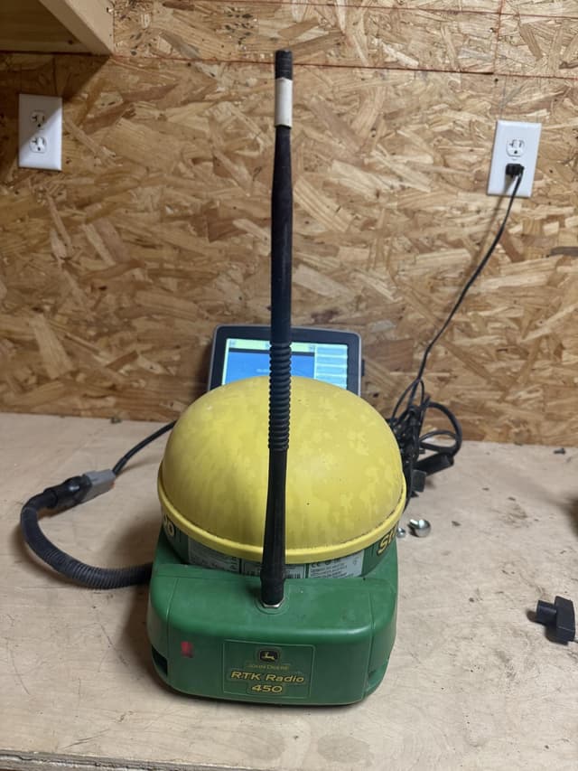 Image of John Deere StarFire 3000 equipment image 3