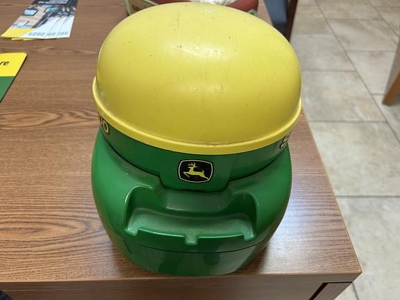 Image of John Deere StarFire 3000 equipment image 2