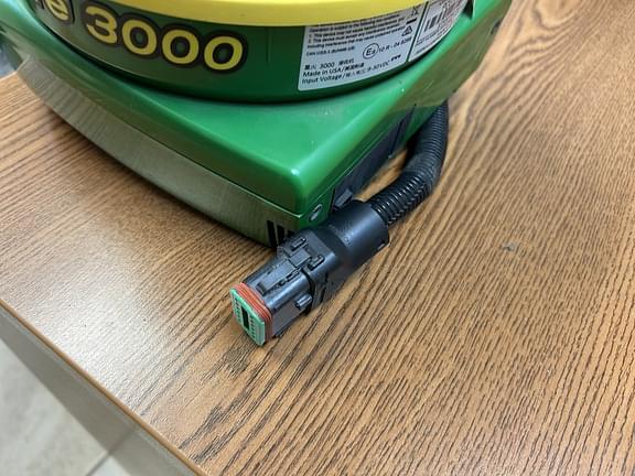 Image of John Deere StarFire 3000 equipment image 3