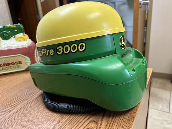 Image of John Deere StarFire 3000 equipment image 1
