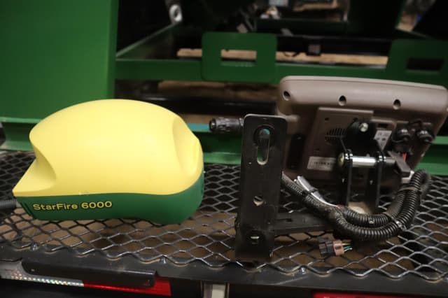 Image of John Deere StarFire 6000 equipment image 1