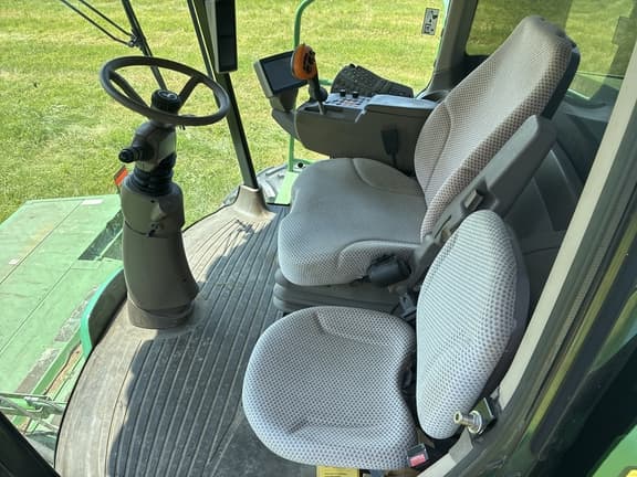 Image of John Deere W235 equipment image 4