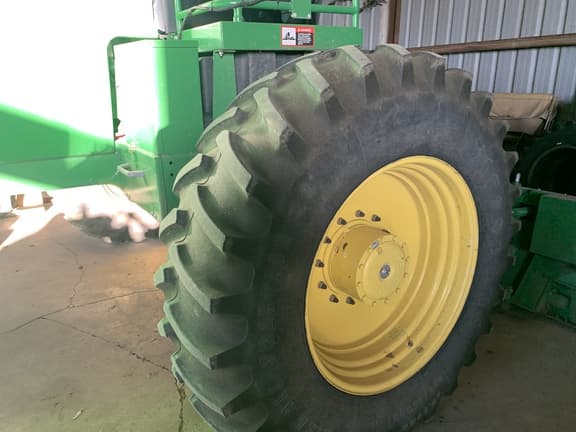 Image of John Deere W235 equipment image 3